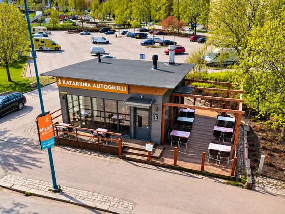 Katariinan Autogrilli ja terassi ylhäältä kuvattuna